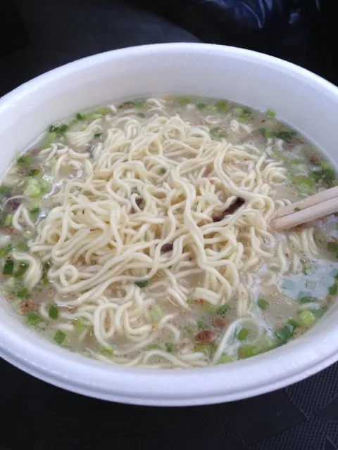 驚愕の麺1・5玉大盛り細麺 濃コク豚骨ラーメン|中華蕎麦 銀時さん