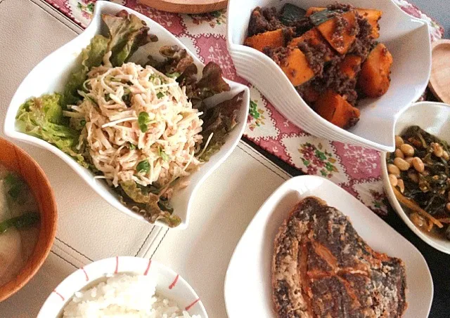 鰈唐揚げ、切干し大根とツナのサラダ、カボチャのひき肉あんかけ、切り昆布と大豆の煮物|eriさん