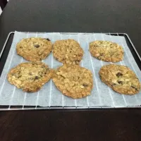 Snapdishの料理写真:Glen's chewy cinnamon oatmeal raisin cookies with a secret ingredient|Glen Goosさん