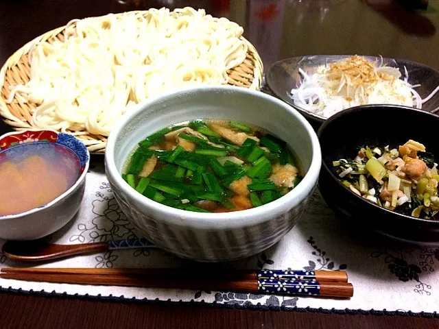 うどん、具たくさんのつけ汁、三つ葉と鶏肉の中華和え、新タマネギのスライス、みかん寒天|XLH883さん