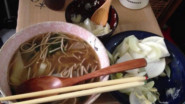 お蕎麦に大根玉ねぎ葱の温野菜|ばんなおさん