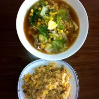 Snapdishの料理写真:袋味噌バターコーンラーメン＆冷凍チャーハン|蒲森さん