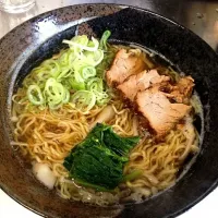 Snapdishの料理写真:シロクマラーメン（インスタントラーメン）|鈴木渡さん