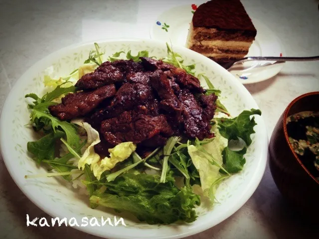 焼肉丼🐮|かまさん