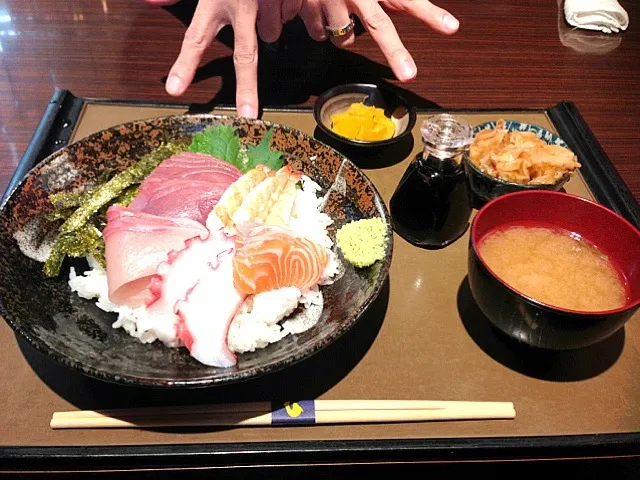 海鮮丼ランチ|ちびさん