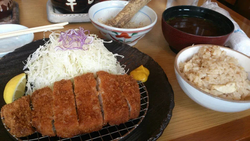 Snapdishの料理写真:「とんかつ玉藤」 ロースカツ定食|タケさん