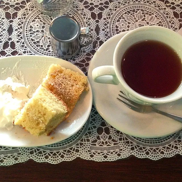 ツノカフェにて。シフォンケーキと紅茶|ぴた(*ﾟvﾟ*)さん