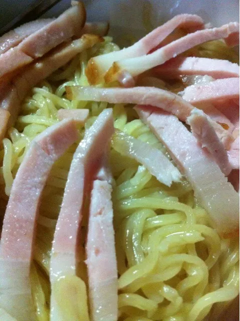 Homey Roasted Pork with Noodle|Pim Patanasuthikulさん