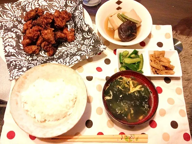 唐揚げ、高野豆腐の煮物、ニンニクきゅうり、ハスのきんぴら、中華スープ|なおさん