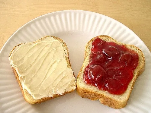 Cream cheese and Raspberry Jam.|Mariaさん