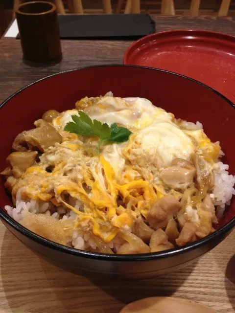 華味鳥の親子丼|かだらにたさん