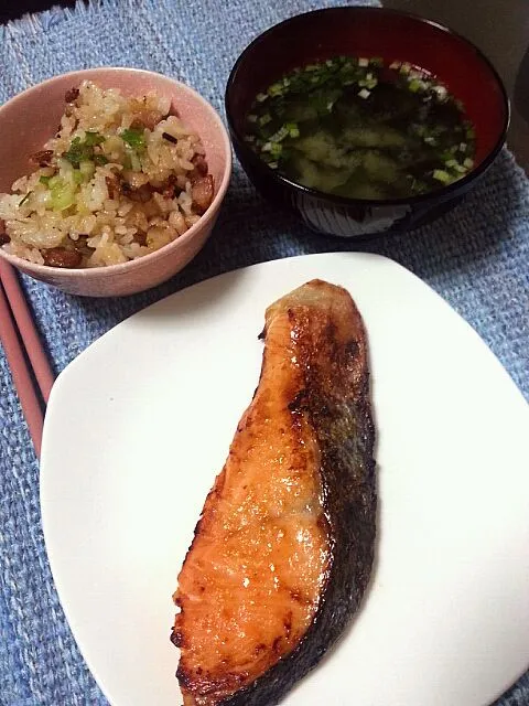 旦那さん作成 豚塩チャーハン 鮭の味噌マヨ焼き|野崎恵理さん