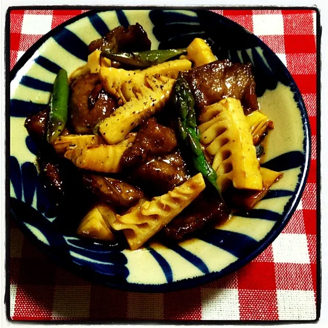 もらった朝掘りタケノコで素揚げ野菜と豚唐揚げの黒酢あんかけ〜♪ 掘るのが楽しいのね(｡-∀-｡;)|naoさん