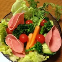 Snapdishの料理写真:サラダ〜(๑´▿｀๑)♫•*¨*•.¸¸♪✧