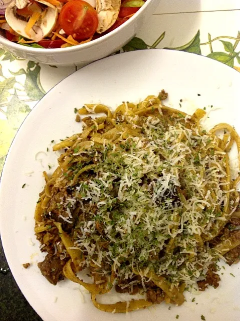 #Lunch  #Pasta Vegemince & Aubergine Linguine  ベジ挽肉と茄子のボロネーゼ風  パルメザンチーズかけ|ずきみくさん