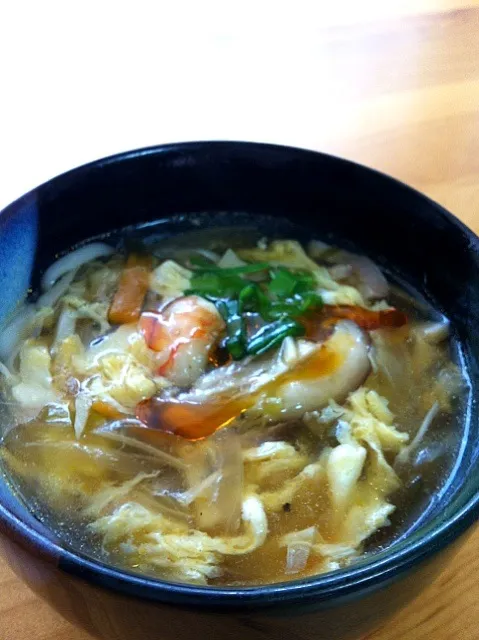 とぅとぅ作っちゃった！酸辣湯麺…って言っても麺はラーメンじゃなくて稲庭うどん\(//∇//)\  美味しかったです♫  今度は黒酢で挑戦してみよっと♪( ´▽｀)|Babyelephant-Tさん