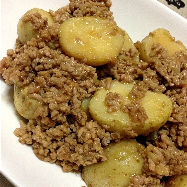 新じゃがと挽き肉の煮物 (･ิω･ิ)|あねまるさん