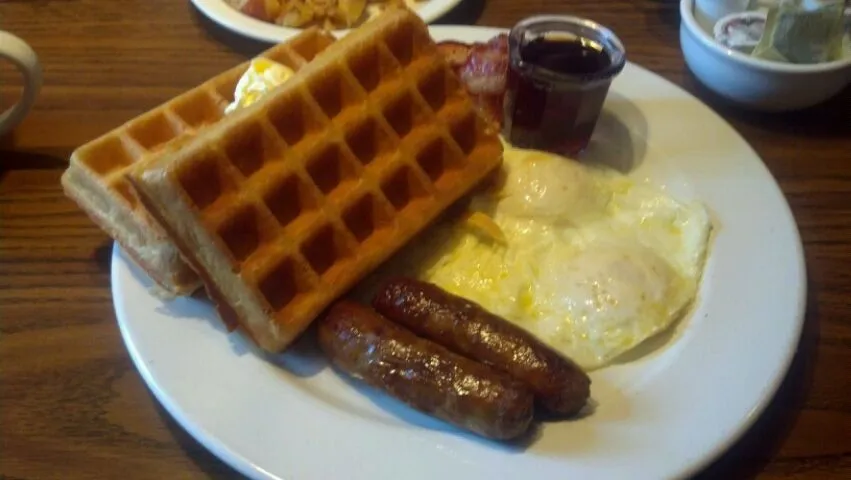 Belgian waffle breakfast|jeffrey cuevasさん