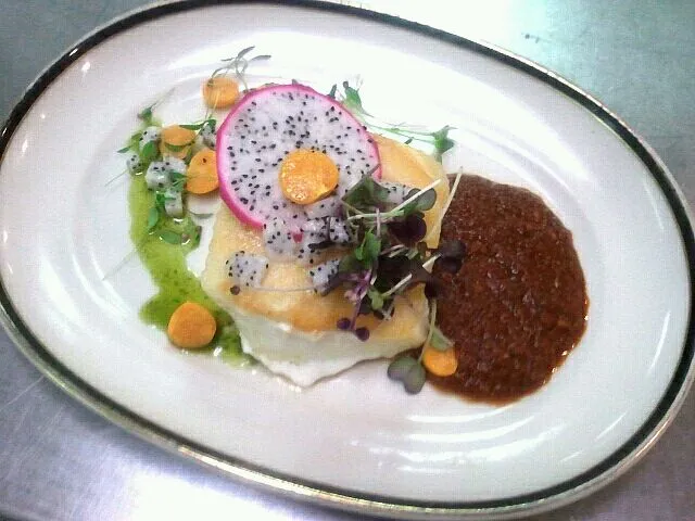 Chilean seabass with savory corn pudding ancho chili pepper mole dragon fruit and cape goose berry relish|Jacki Carterさん