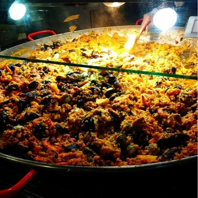 食堂の晩ごはんは大きなPaella|Leleさん