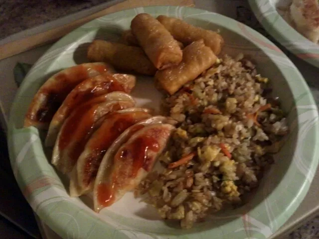 Homemade Asian plate ...fried rice..chicken dumplings ....mini egg rolls filled with veggies ..chili sweet and sour orange duck sauce|Jennifer Ciminoさん