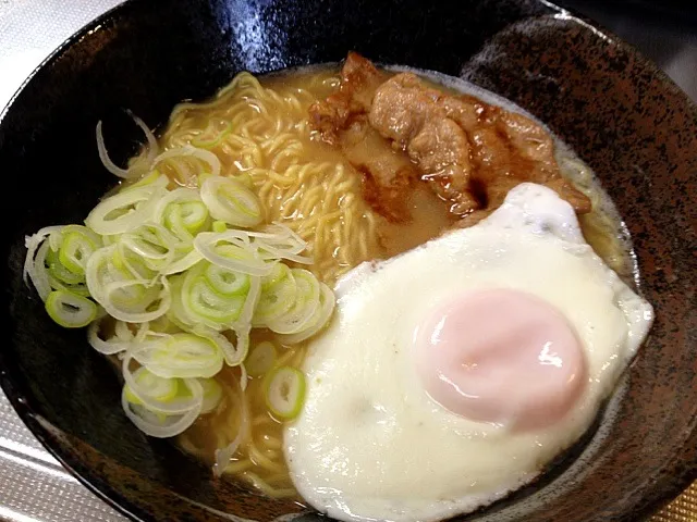 ラーメンの赤れんが（インスタントラーメン）|鈴木渡さん