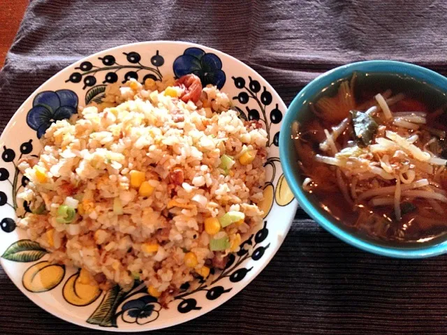 鶏肉チャーハンコーン入り＆もやしとほうれん草の味噌汁😋(妻リクエストで😁)|hassanさん