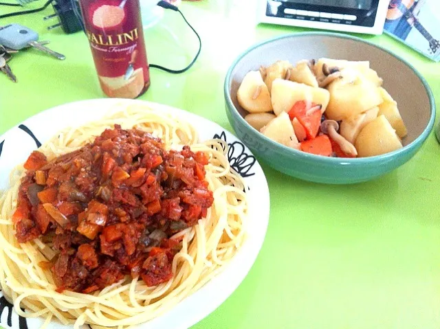 ミートソーススパゲッティとしめじとじゃがいものコンソメ煮|sigiさん