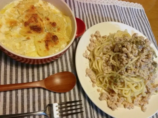 生姜と鶏挽き肉のクリームパスタ、じゃがいもと玉ねぎのローズマリー風味グラタン|ニャンコさん