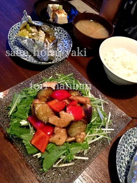 Snapdishの料理写真:胸肉とナスの南蛮風、鮭ホイル焼き、舞茸の味噌汁、冷や奴♡|さおりさん