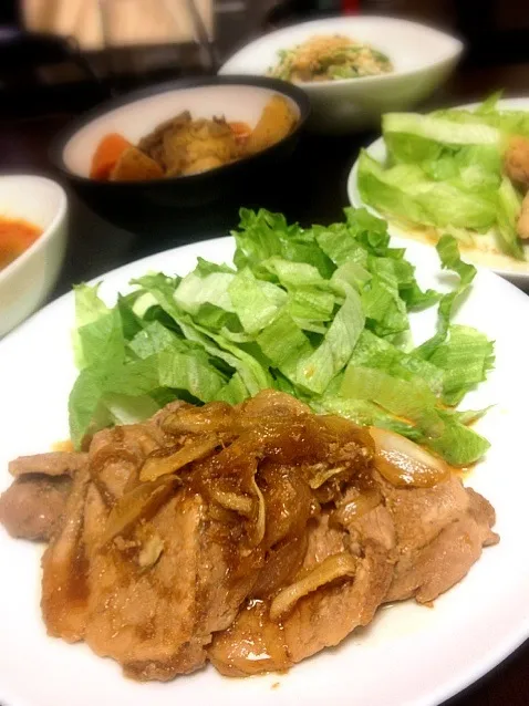 豚の生姜焼き、ほうれん草とキノコの白和え、肉じゃが、チキンのトマト煮|chobicmさん