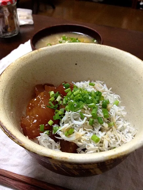 まぐろの漬けとしらす丼|きゃおさん