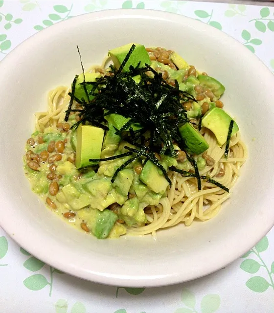 納豆とアボカドのパスタ|かなさん