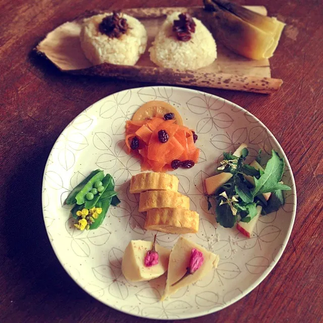 Snapdishの料理写真:“ どの花にとまろうかな ~∞ ”|おたんこ食堂  d□~°さん