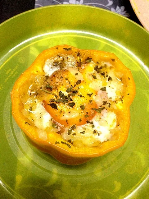 Baked Egg in Yellow Capsicum|ikhwan nazriさん