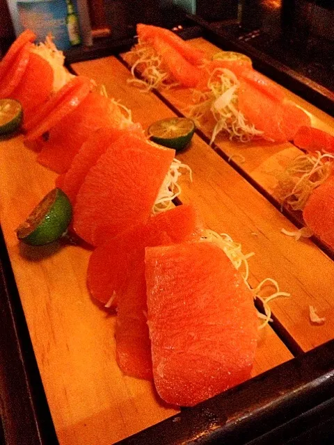 Snapdishの料理写真:Salmon Sashimi|Jeromeさん