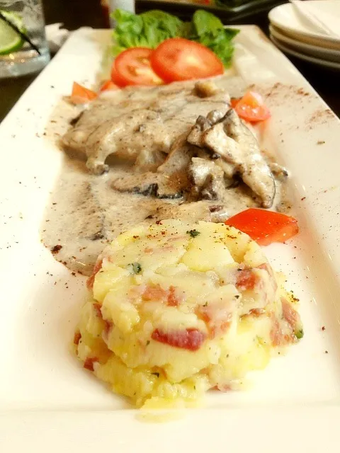 Pollo with potatoes|aileen simさん