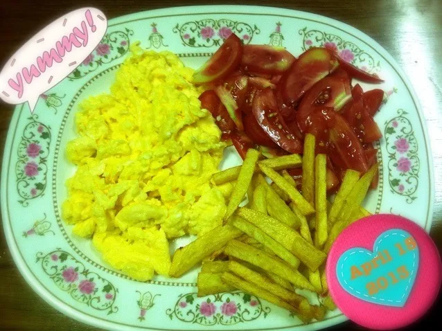 Scramble eggs with cheese|Lädÿ~Kikiëさん