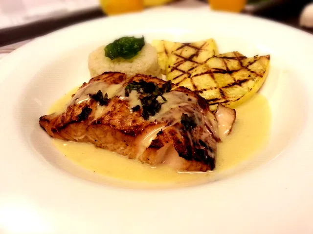 pan seared salmon with orange basil buerre blanc|jeffさん