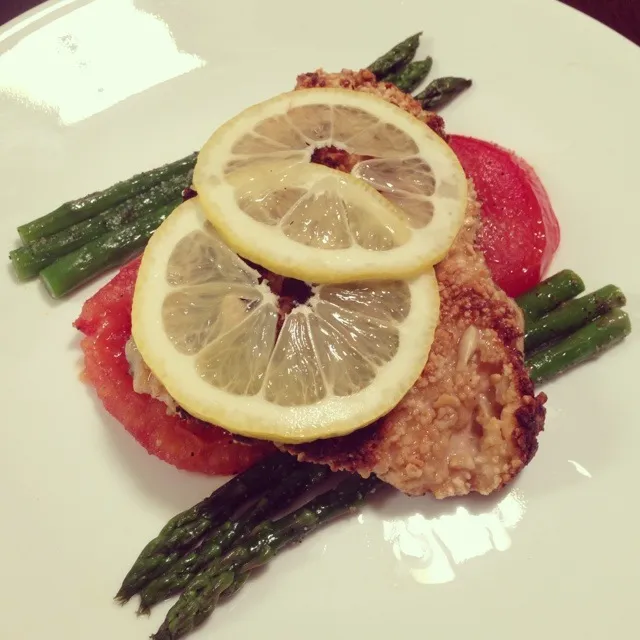 Honey/Dijon Cashew Crusted Salmon with Grilled Tomatoes & Asparagus.|Brian Churchillさん