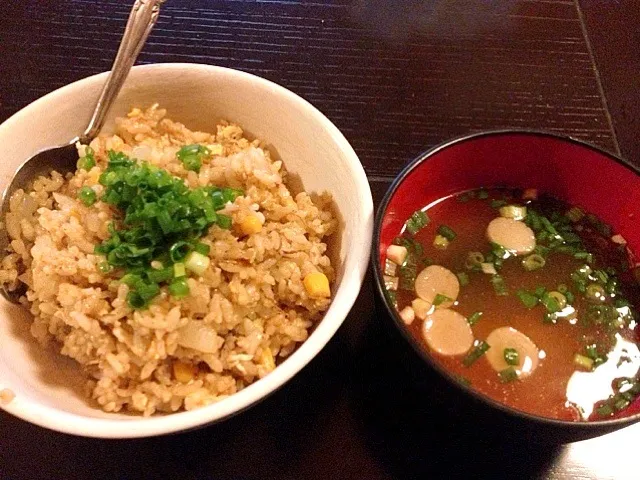 お昼ごはん  カレーピラフ、即席味噌汁|亀井恵美さん