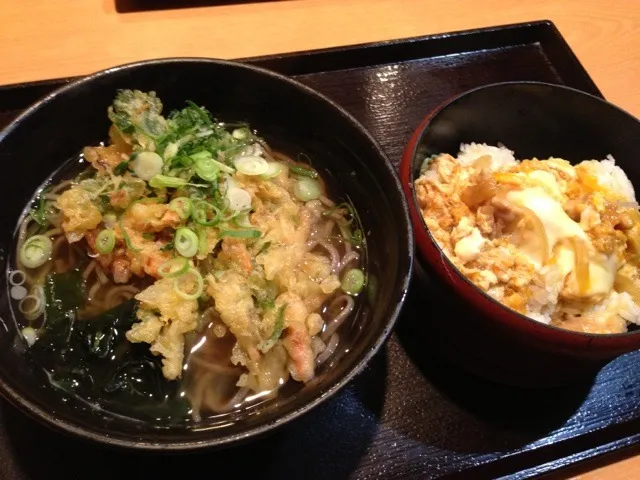 Snapdishの料理写真:日替りセット🌟かき揚げ蕎麦＆親子丼|こうじさん