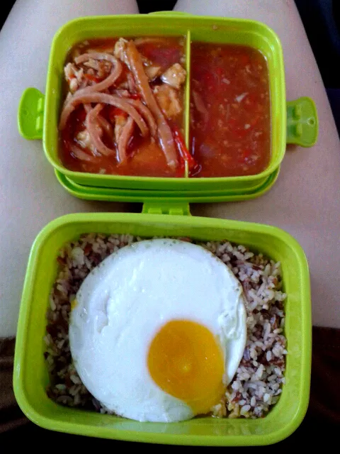 rice with sunny side up; ham, chicken with tomato based sauce|carmieさん