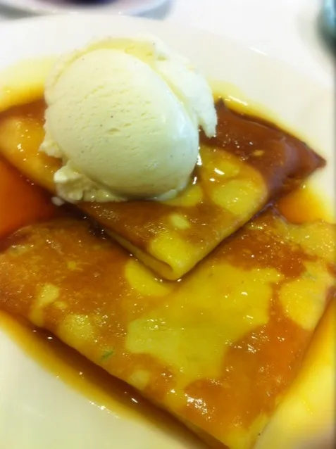 Crepe Suzette with ice cream|Pim Patanasuthikulさん