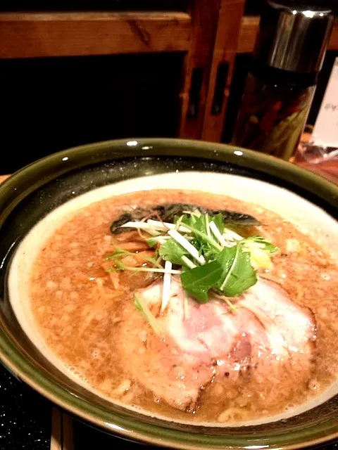 #夕飯  ラーメン、濃口の方にしてみた。あと餃子。魚系の出汁ね。|ms903さん