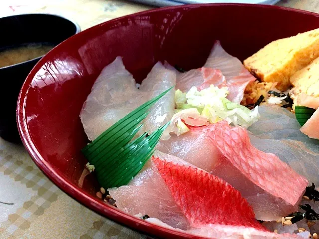 地魚の海鮮丼|にゃん太郎さん