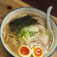 Snapdishの料理写真:味玉チャーシュー麺|NagahamaTatsuyaさん