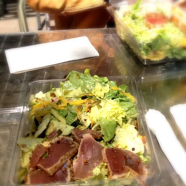 Maui salad w/ cilantro crusted Ahi Tuna @Mixt green|Miko Koizumiさん