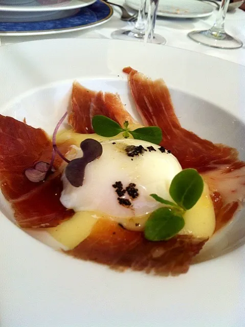 Huevos rotos|Antonio E. Carrascoさん