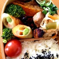 Snapdishの料理写真:枝豆とエビ春巻き弁当|タンタンさん